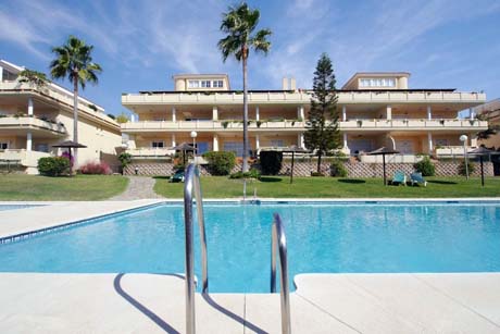 las mimosas del golf cabopino middle floor apartment swimming pool